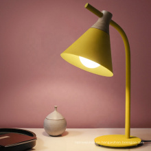 Lámpara de lectura de lámpara de mesa de metal barata moderna para sala de estudio